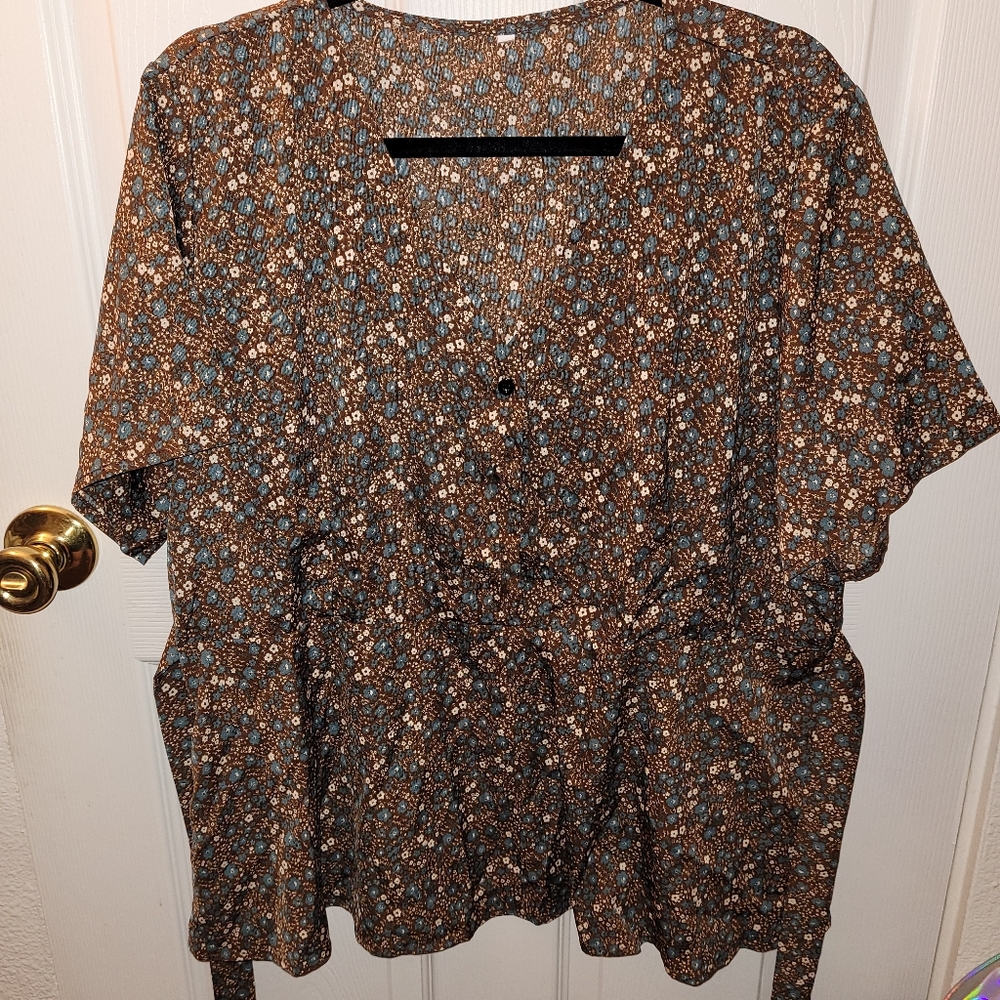 Flower blouse w/belt plus size